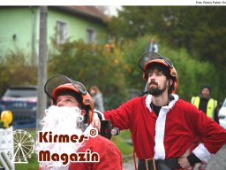 Fällung und Aufstellung des Weihnachtsbaumes für den Weihnachtsmarkt an der Berliner Gedächtniskirche